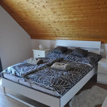 Sarkcsillag Vendeghaz Tatil Evi *