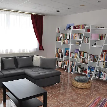 Sarkcsillag Vendeghaz Tatil Evi *