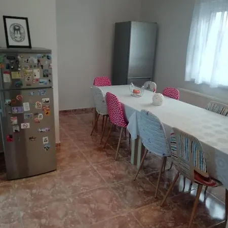 Sarkcsillag Vendeghaz 別荘 *