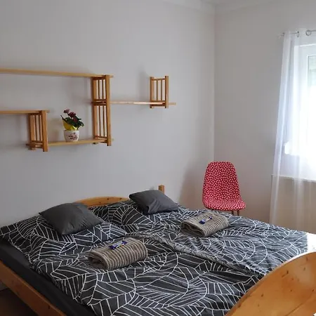 別荘 Sarkcsillag Vendeghaz